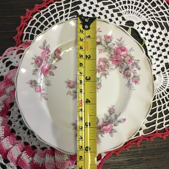 Two Vintage Johnson Bros English Roses Dessert Plates - Picture 5 of 10